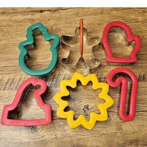Comfort Grip Cookie Cutter Mitten Candy cane Snowman Hat Gingerbread Man